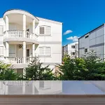 Sea La Vie Hotell Golem (Tirana)